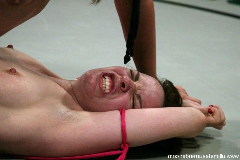 15P Bobbi Starr takes on Dana DeArmond. See who gets fucked