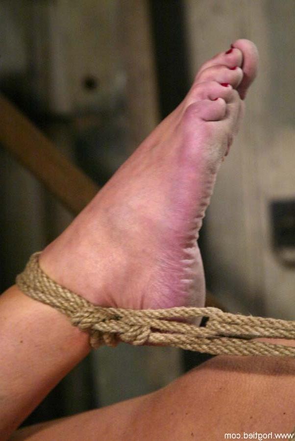 15P Bondage Babe Christina Carter Hogtied And Punished