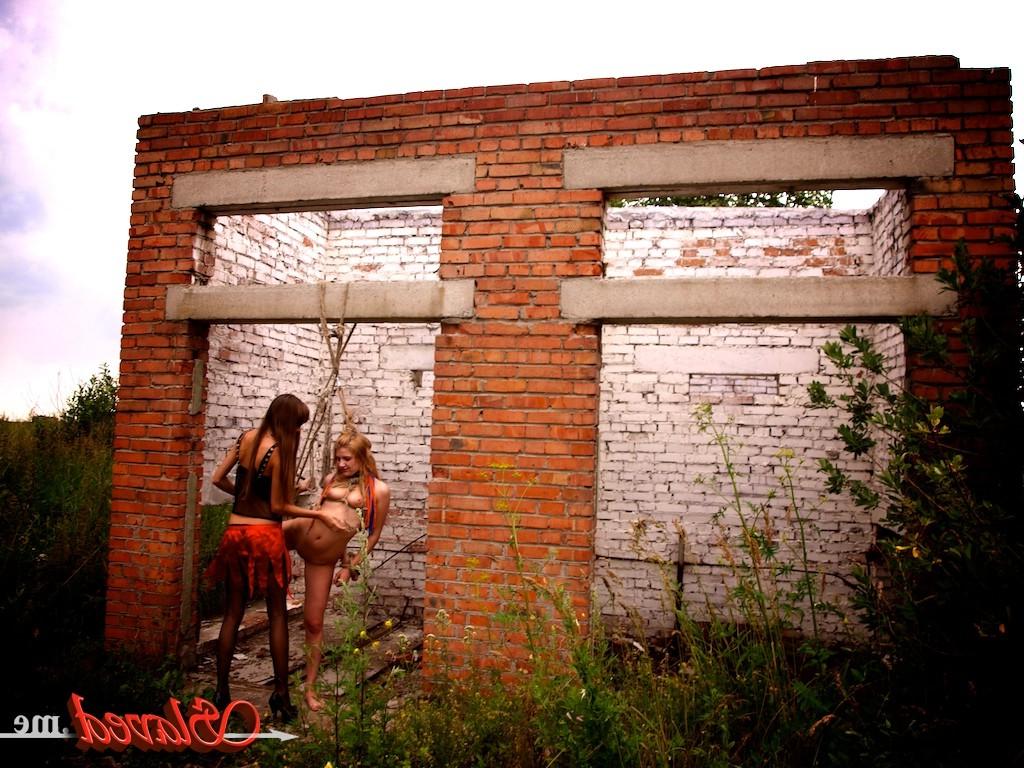 14P Two famale slaves with mistress