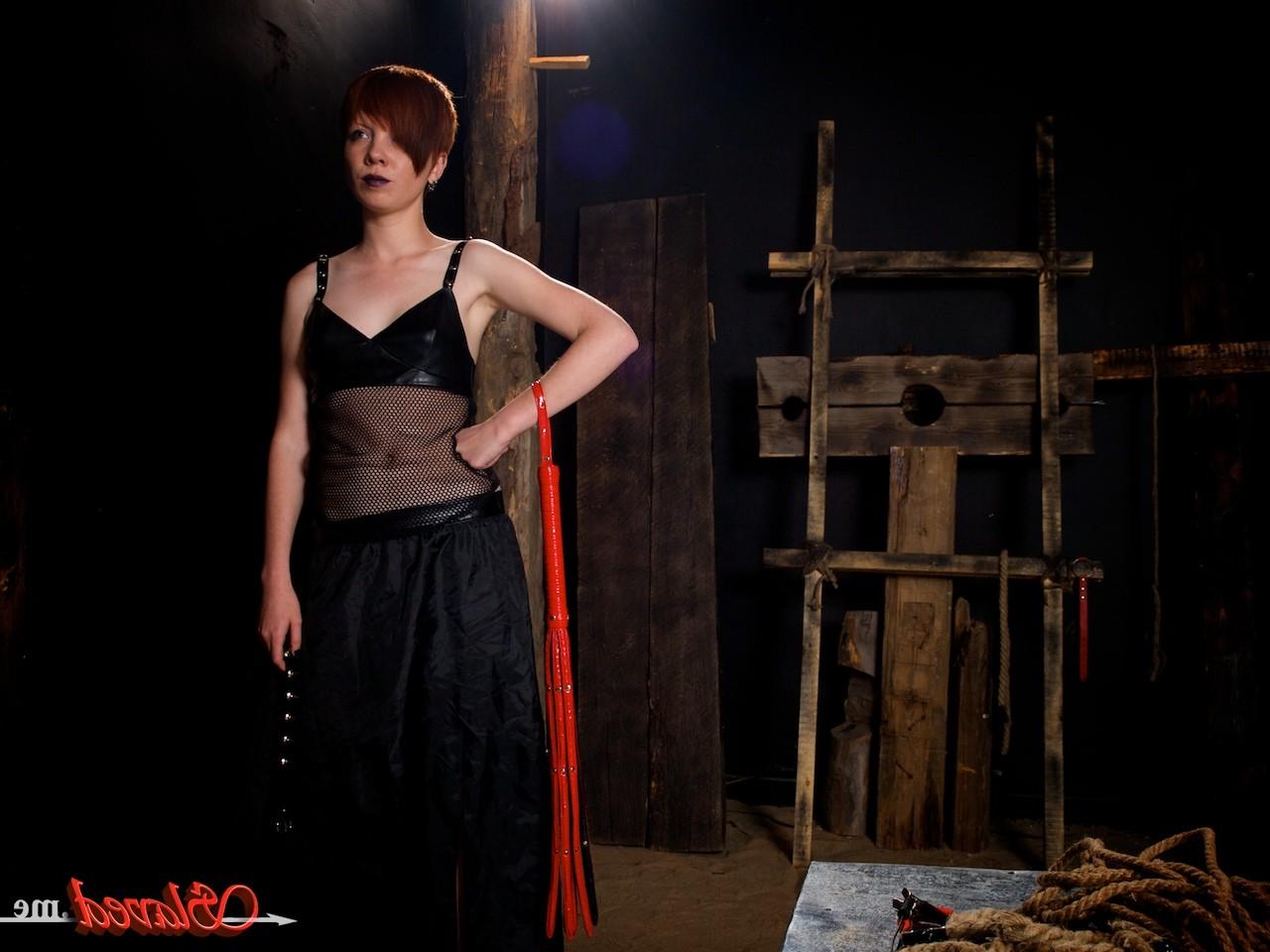 14P Female slave with mistress
