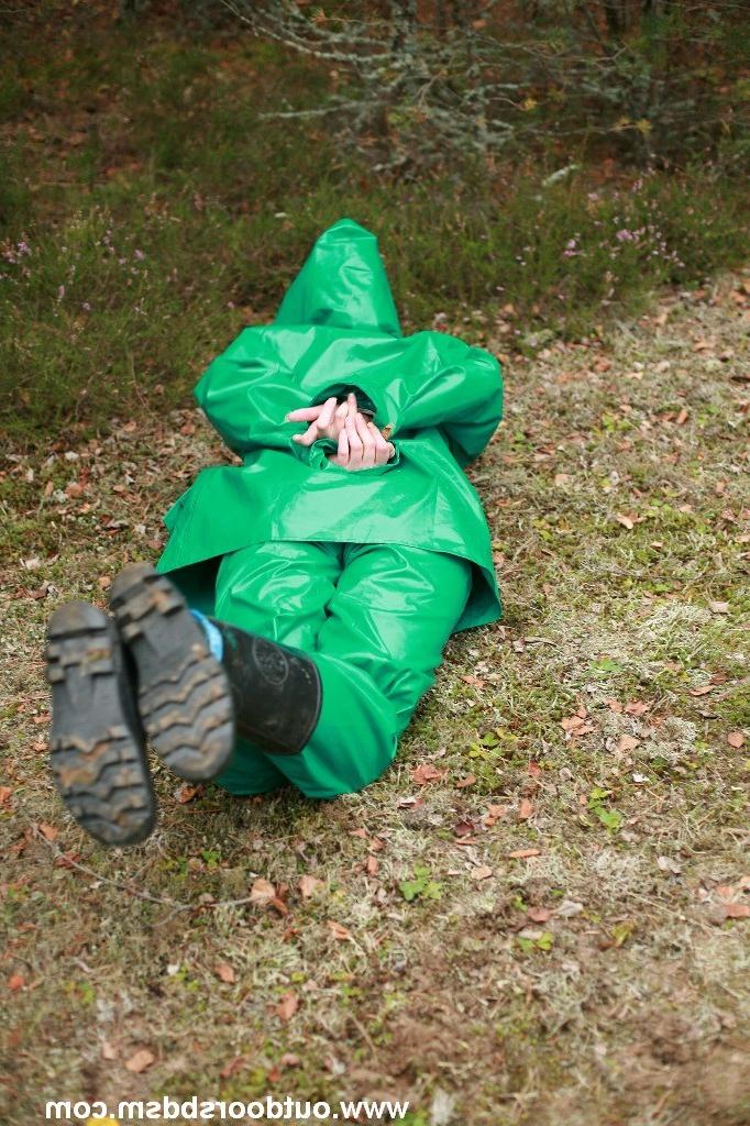 20P Heavy rubber bondage outdoors