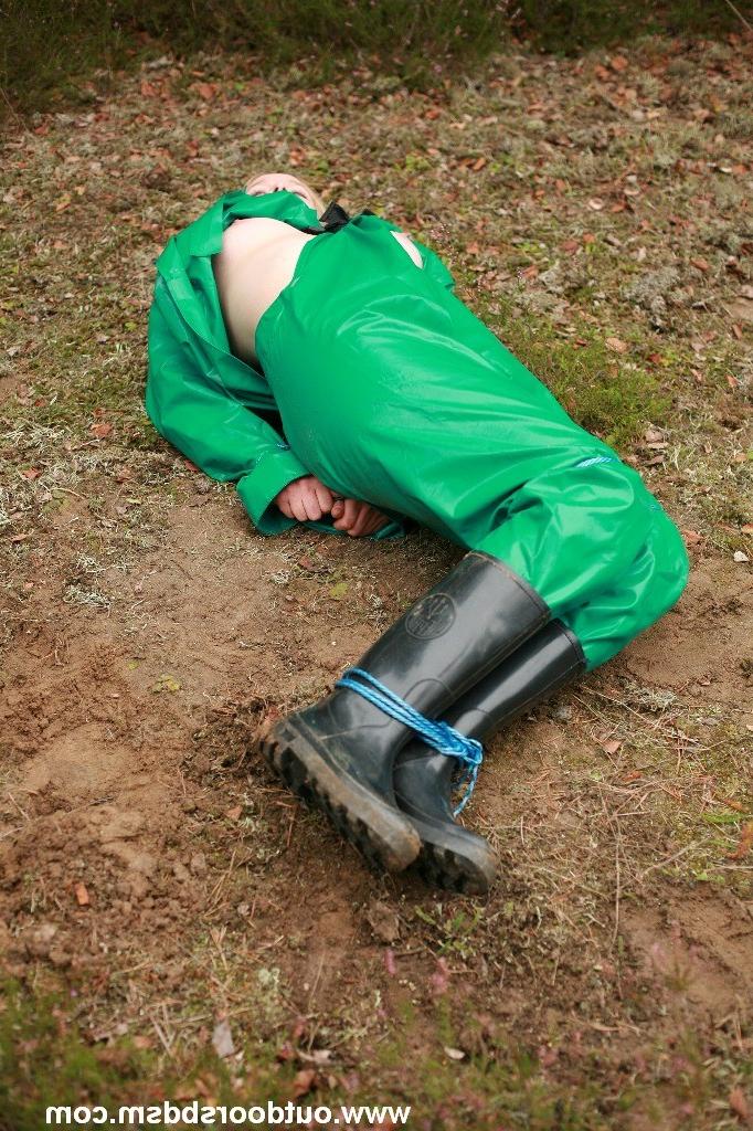 20P Heavy rubber bondage outdoors