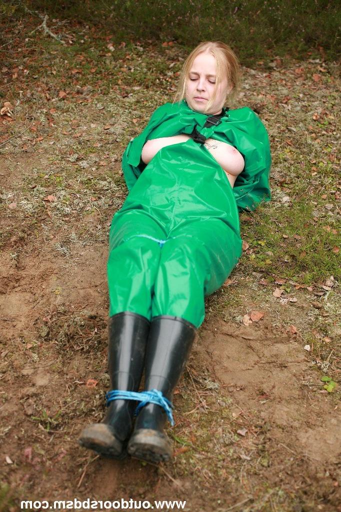 20P Heavy rubber bondage outdoors