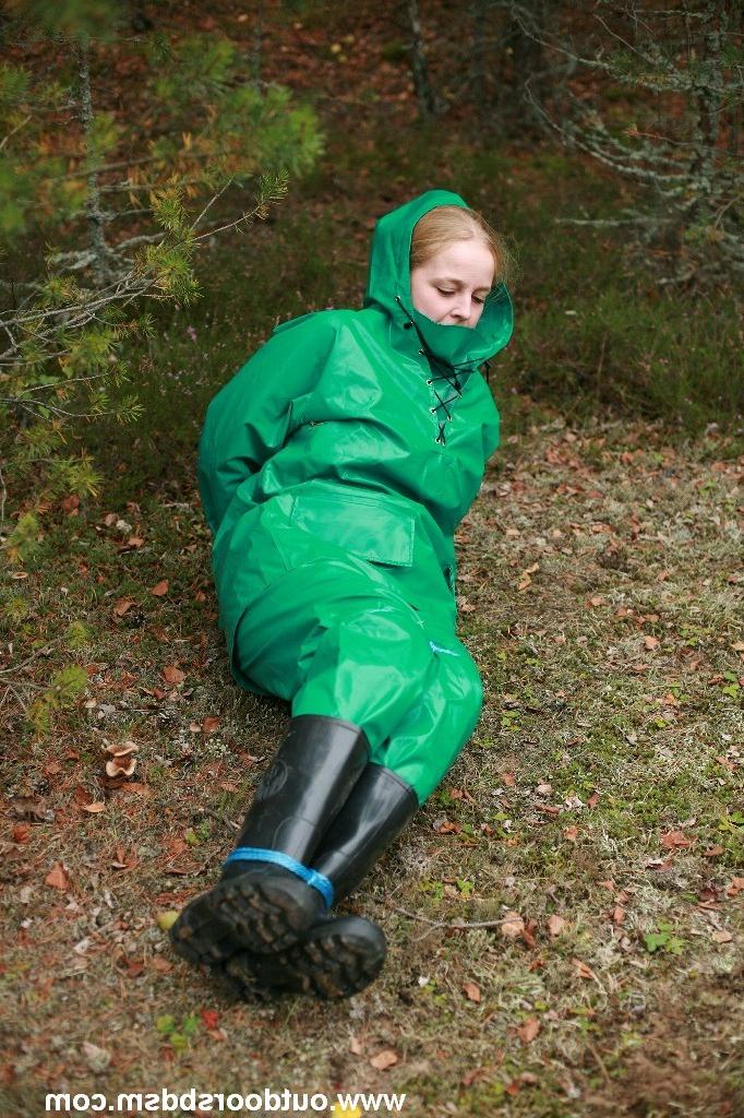 20P Heavy rubber bondage outdoors