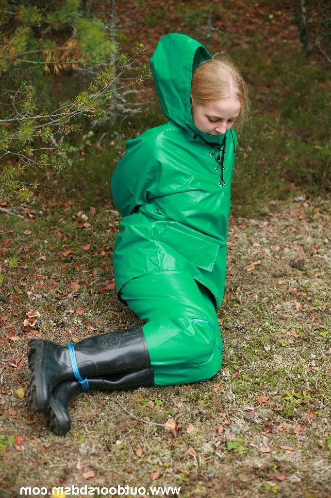 20P Heavy rubber bondage outdoors