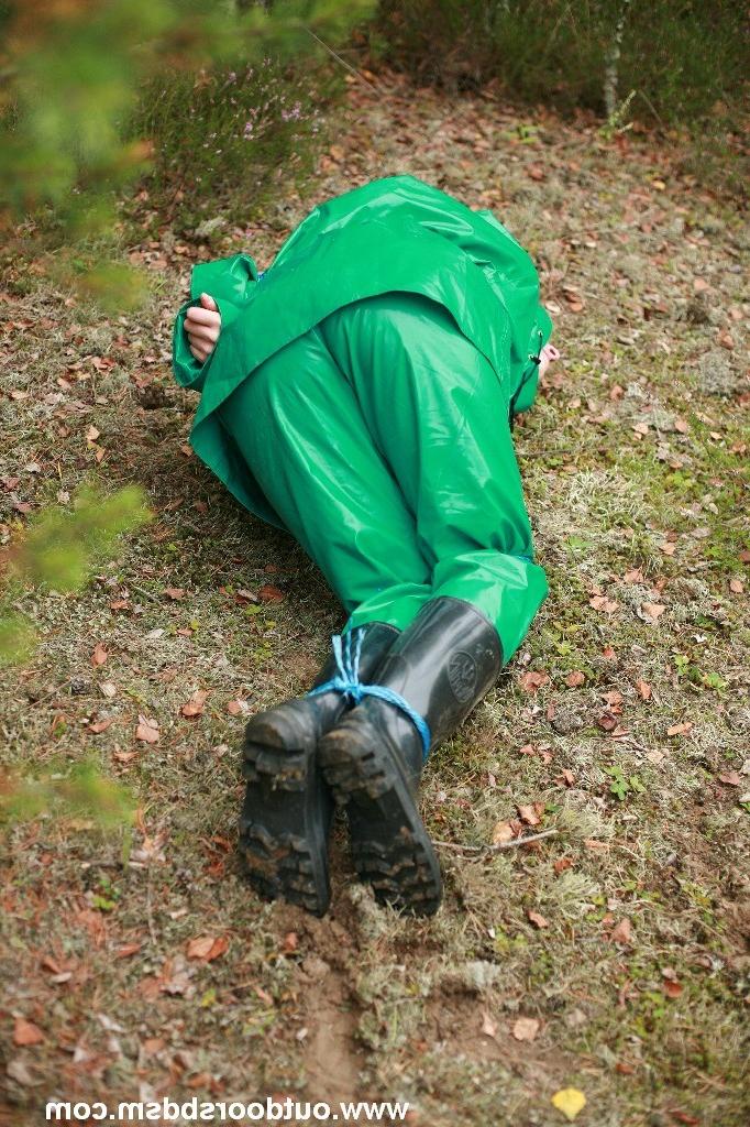 20P Heavy rubber bondage outdoors