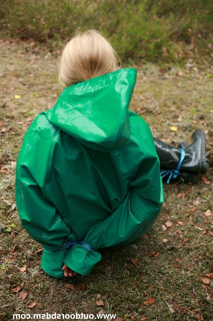 20P Heavy rubber bondage outdoors
