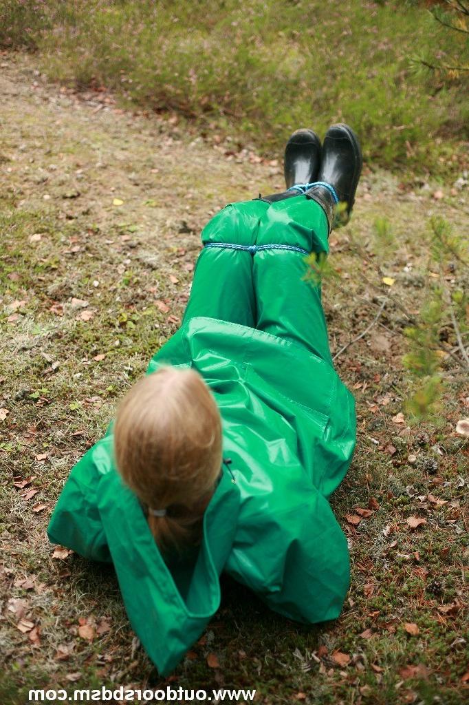 20P Heavy rubber bondage outdoors