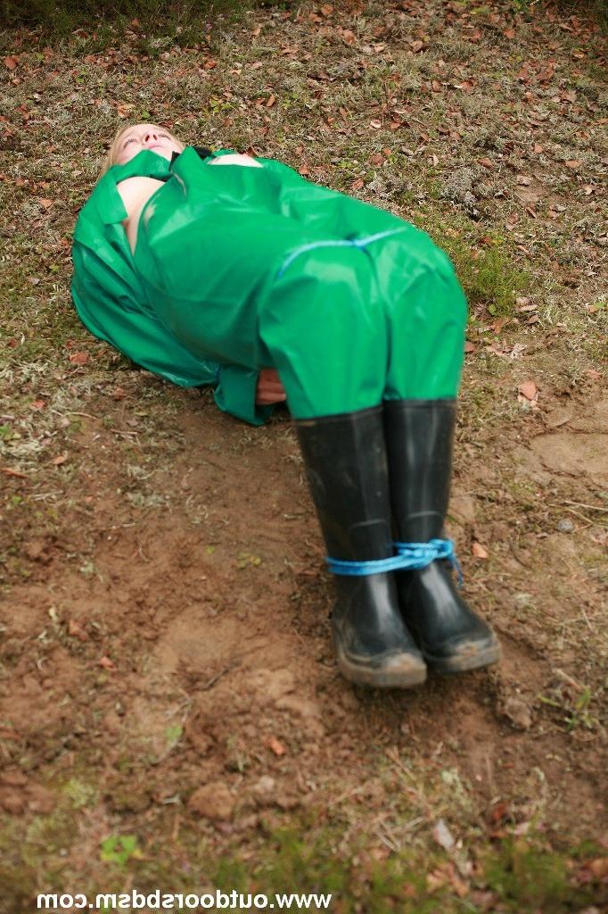 20P Heavy rubber bondage outdoors