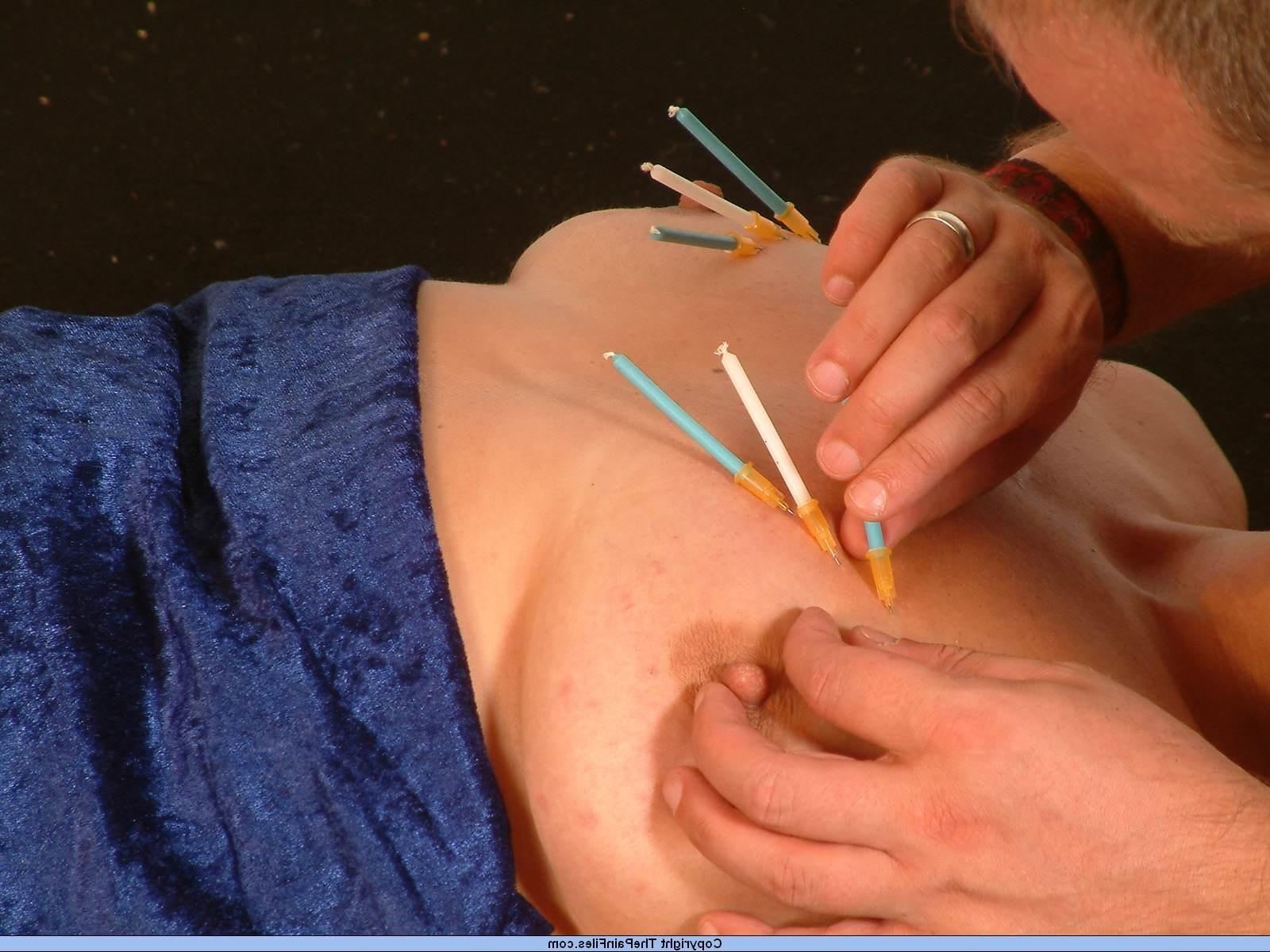 16P Slavegirl in needle torments and bizarre hotwaxing