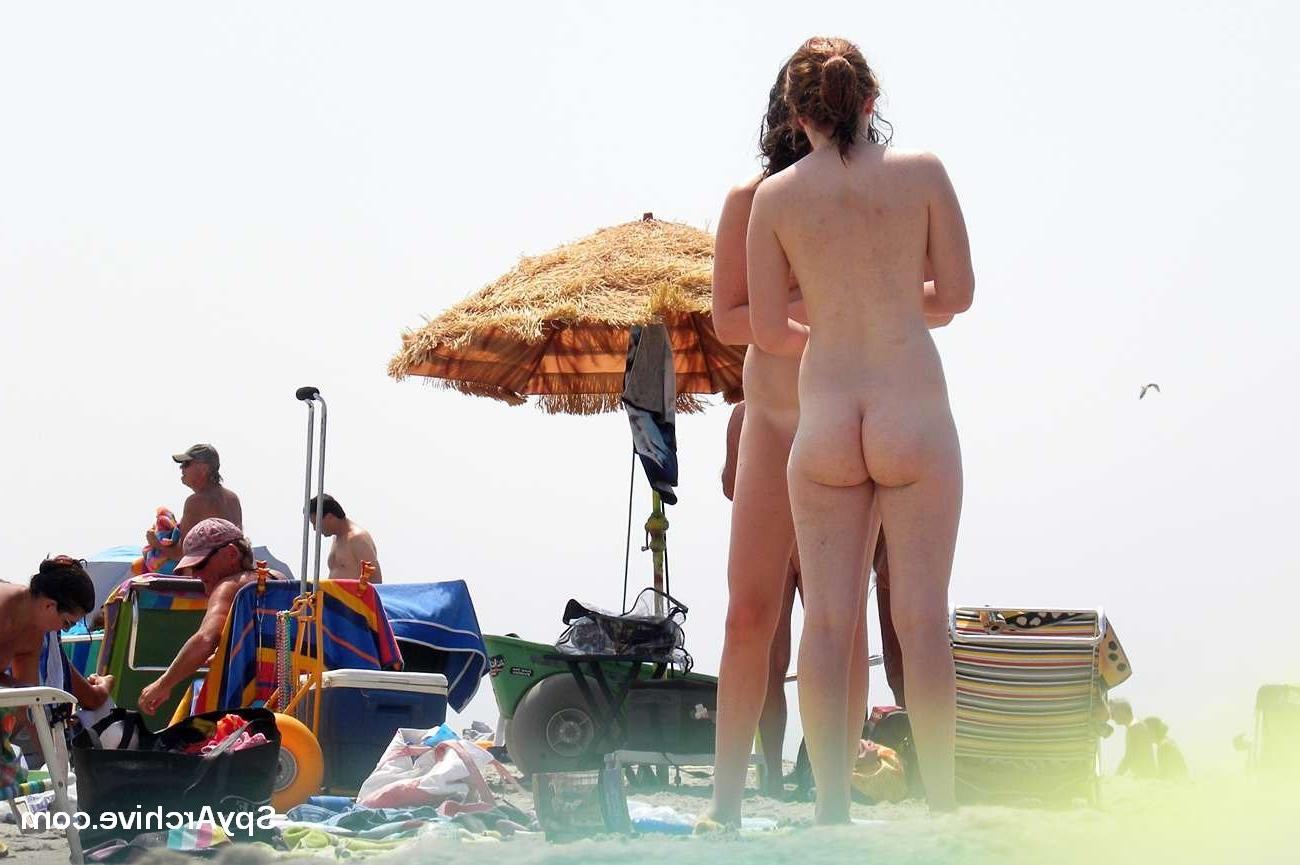 7P Spy pictures of cute naked girls at the beach