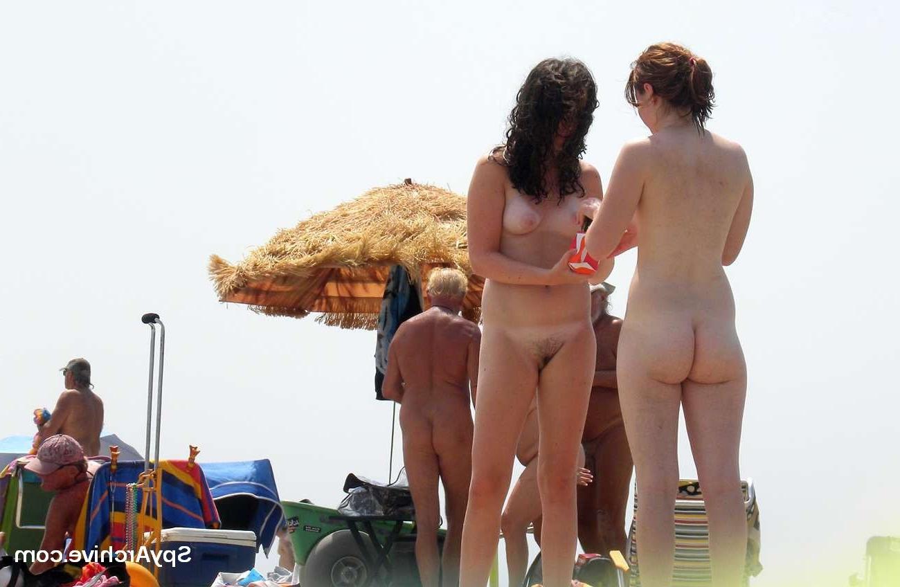7P Spy pictures of cute naked girls at the beach