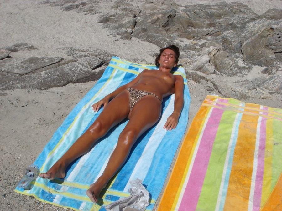 15P Smoothest nudists play together in the warm water