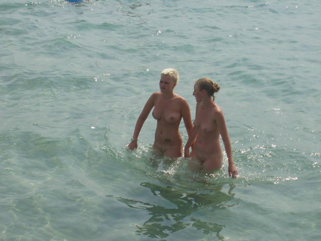 15P Smoothest nudists play together in the warm water