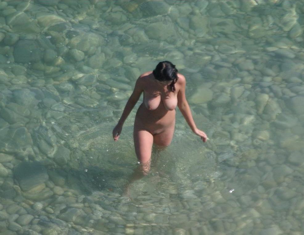 15P Smoothest nudists play together in the warm water