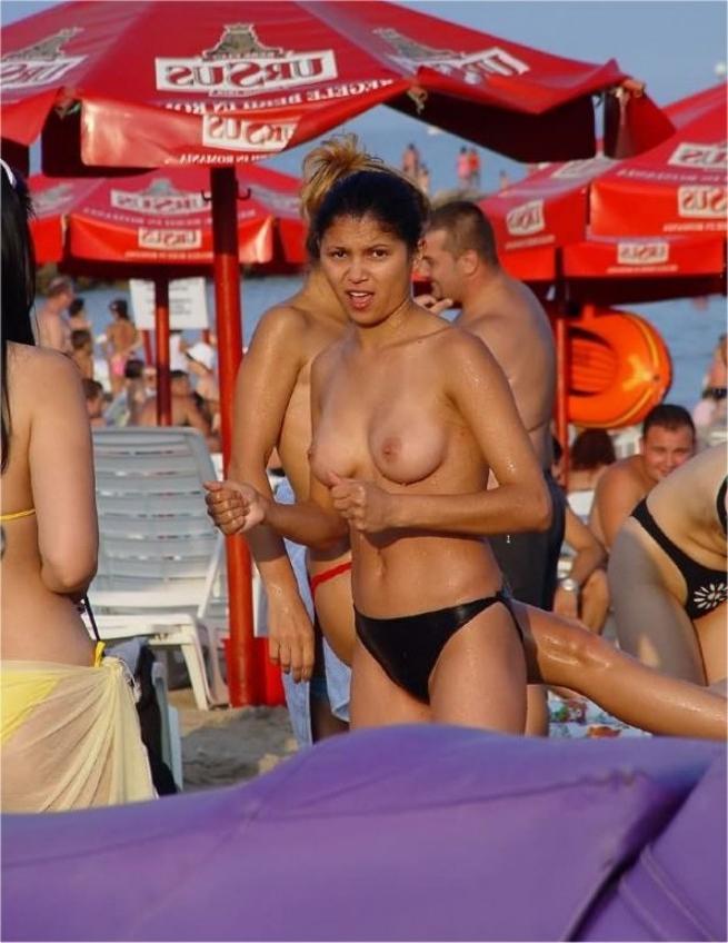 15P She's not shy about showing off her body in public