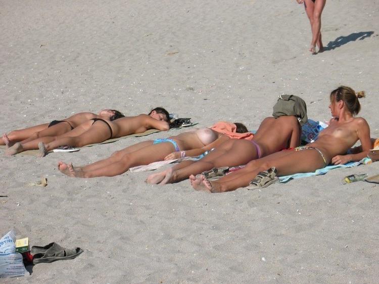 15P She's not shy about showing off her body in public