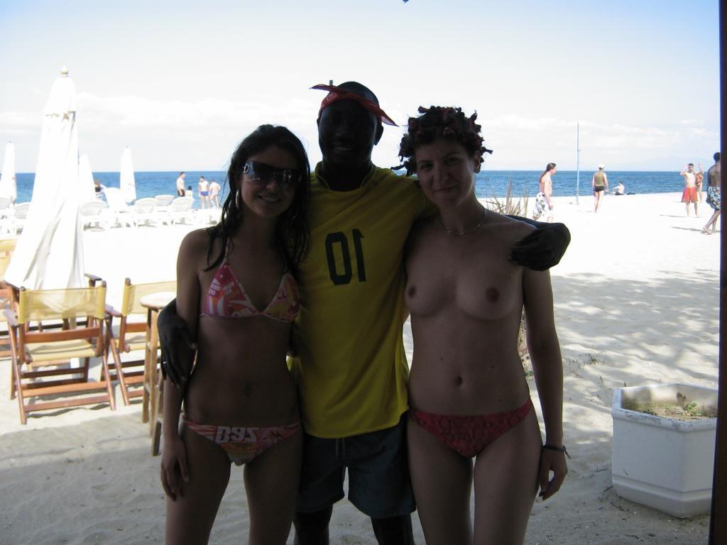 15P She's not shy about showing off her body in public