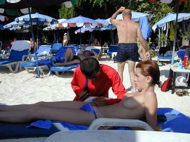 15P Young nudist not afraid to pose nude in public