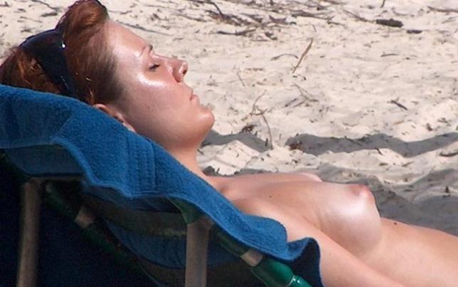 15P Young nudist not afraid to pose nude in public