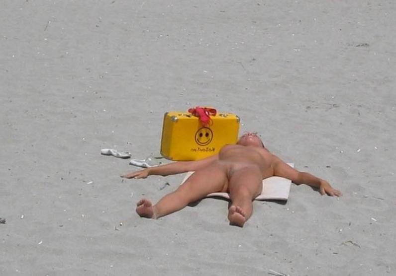 15P Teen nudists take off their clothes and play nude