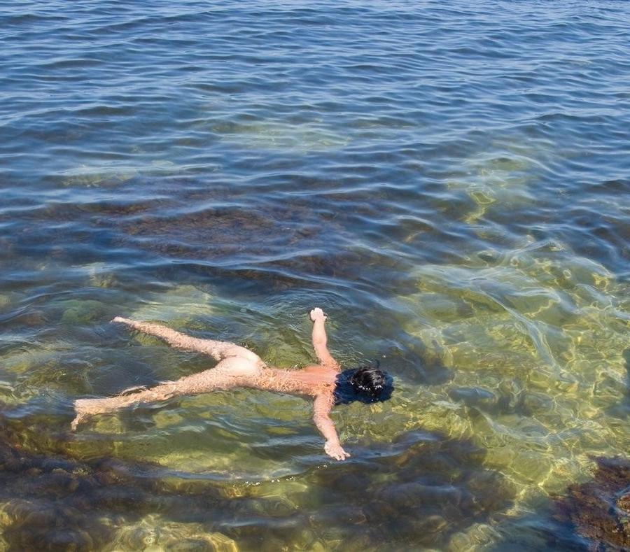 15P Smoothest nudists play together in the warm water