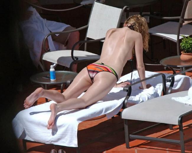 16P Sexy OC chick Mischa Barton topless