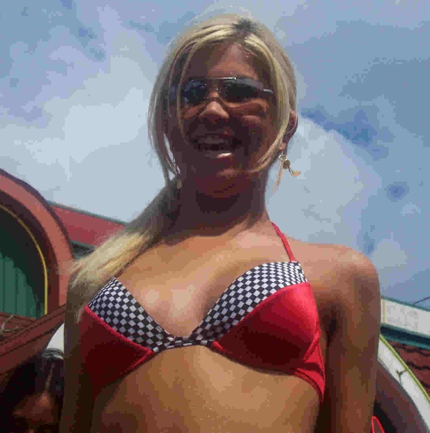 20P Teens topless on the beach