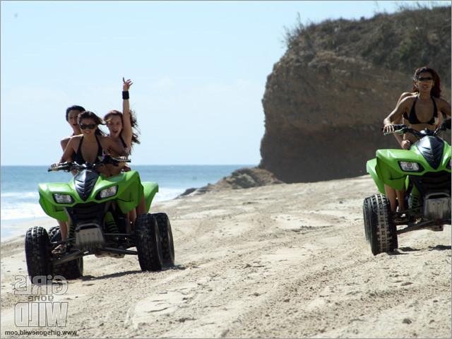 15P Babes on waverunners topless
