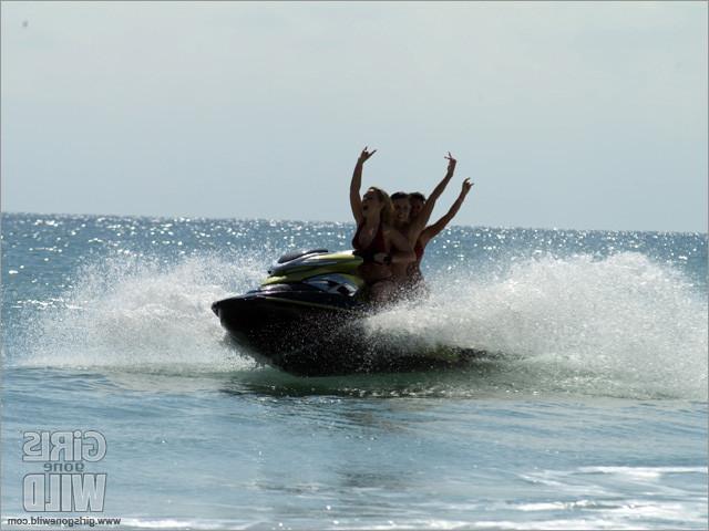 15P Babes on waverunners topless