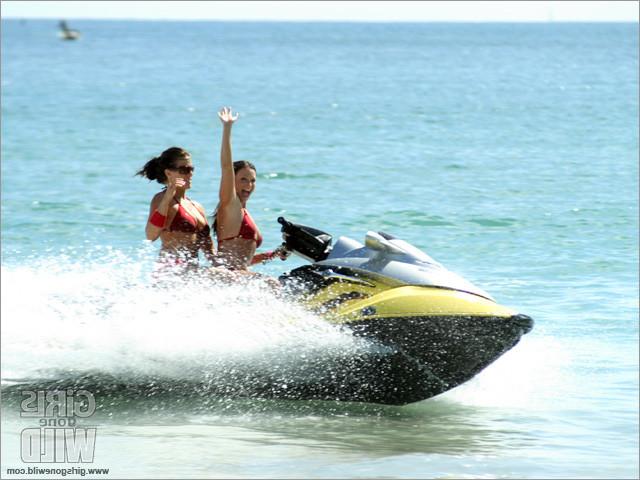 15P Babes on waverunners topless