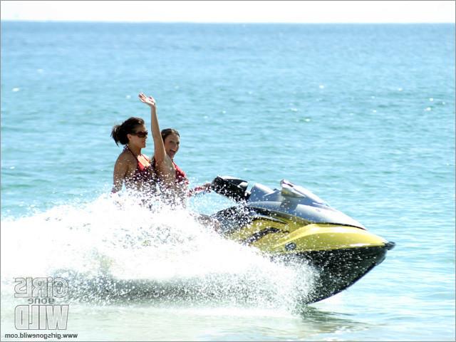 15P Babes on waverunners topless