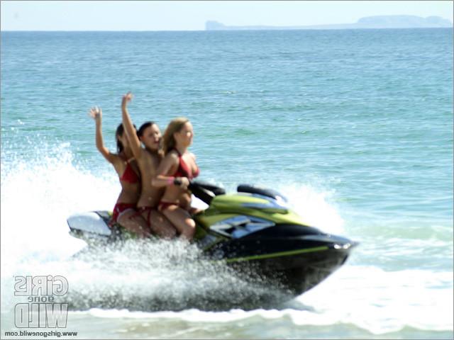 15P Babes on waverunners topless