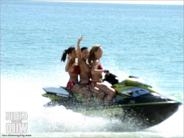 15P Babes on waverunners topless
