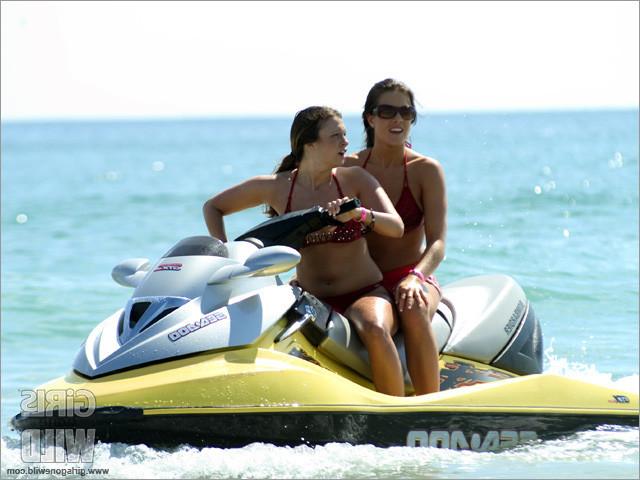 15P Babes on waverunners topless