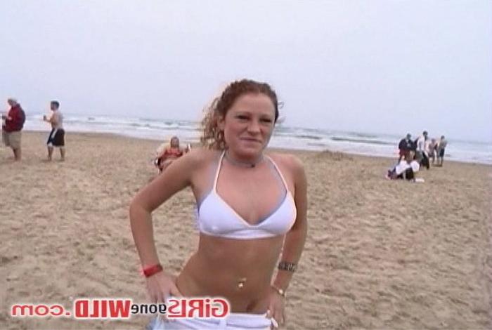 10P Young beach babe shows us her juggs
