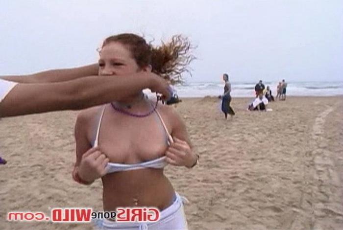 10P Young beach babe shows us her juggs
