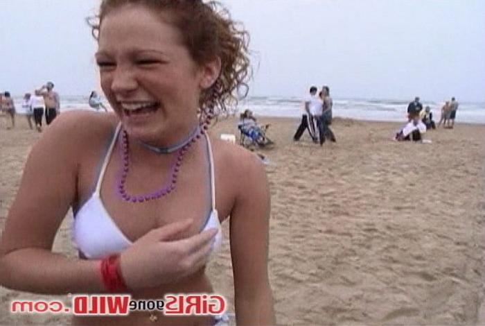 10P Young beach babe shows us her juggs