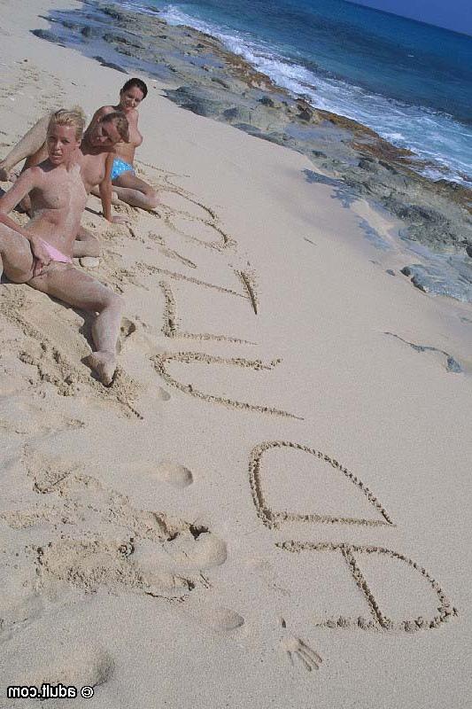 18P Topless babes play volleyball