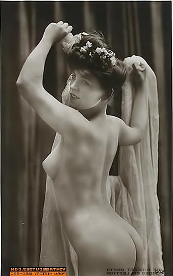 10P Art nudes of vintage models with mouthwatering bodies