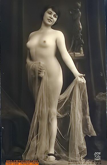 10P Art nudes of vintage models with mouthwatering bodies
