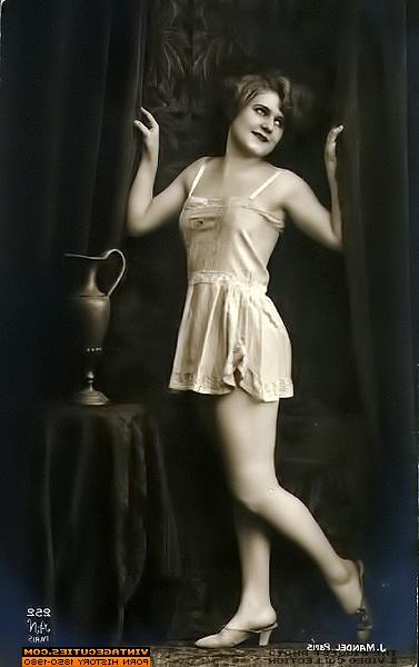 10P Art nudes of vintage models with mouthwatering bodies