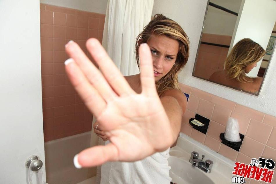 12P Gorgeous teen slut know how to get real sex pleasure