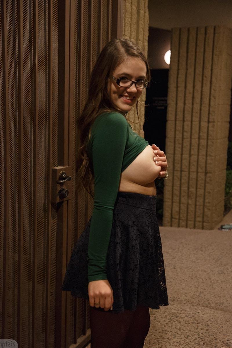 12P Round ass amateur with super tits