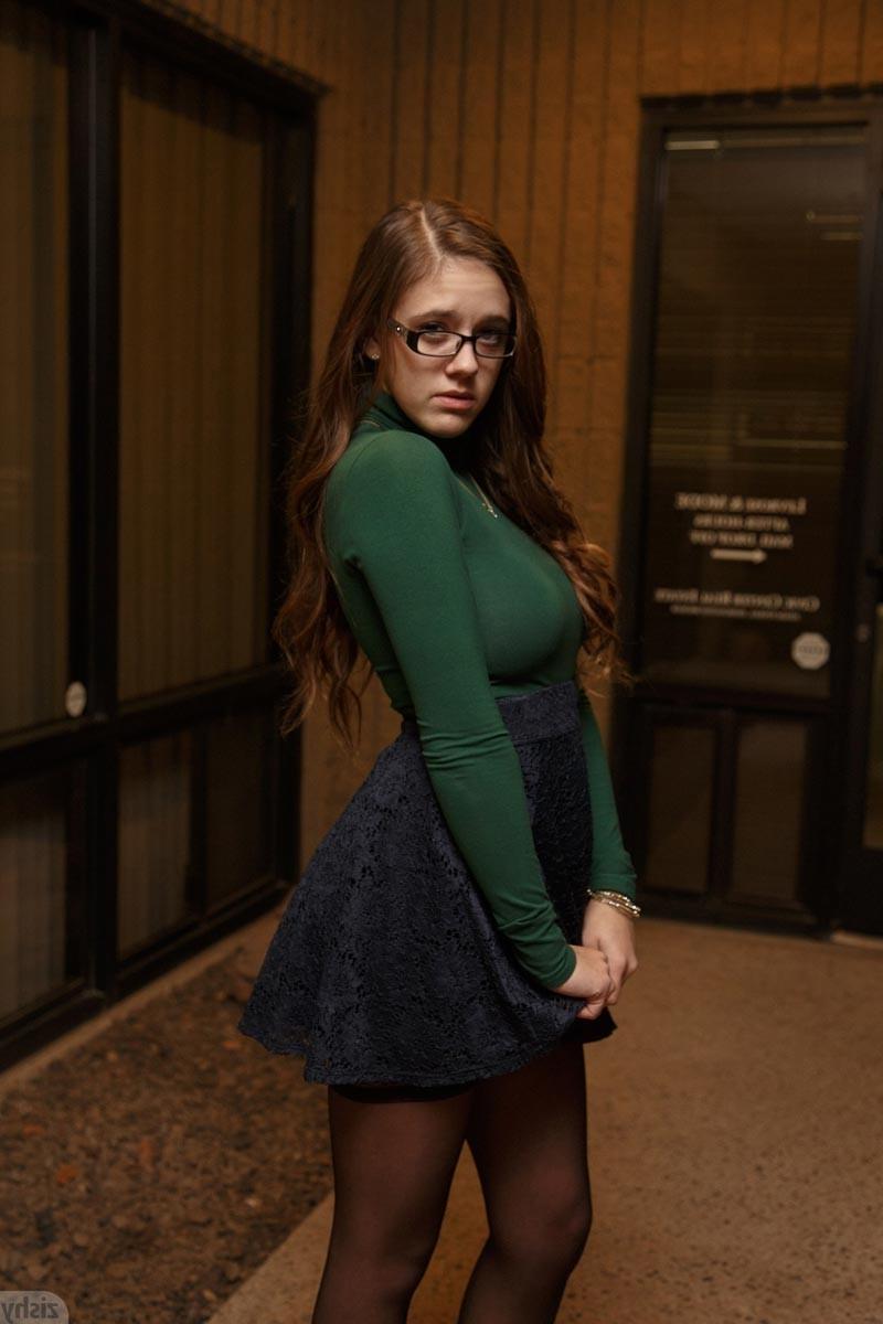 12P Round ass amateur with super tits