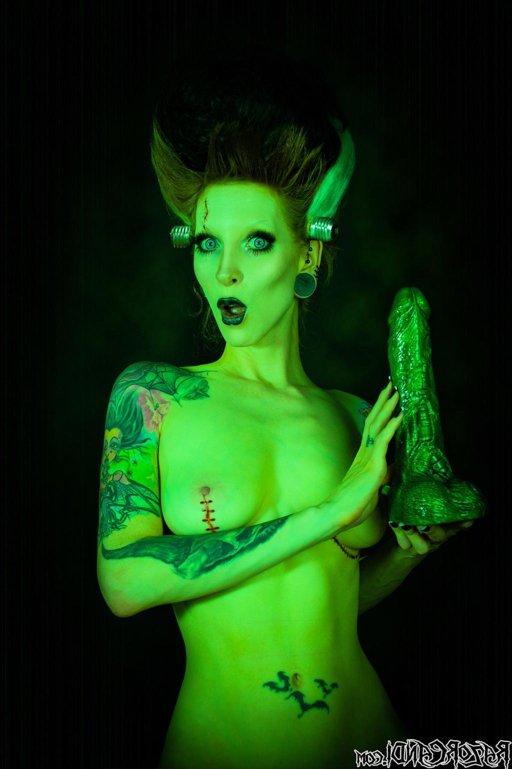 15P Bride of Frankenstein finds a huge cock for Halloween