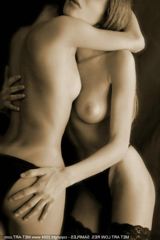 16P Erotic Art Nudes of Two Babes