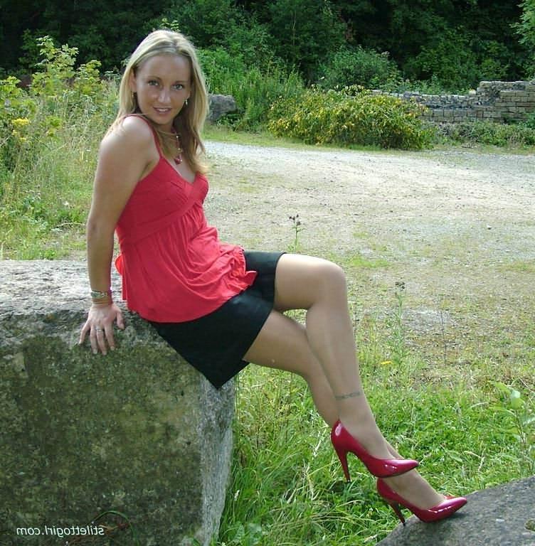 15P Stiletto girl in stockings and red high heels