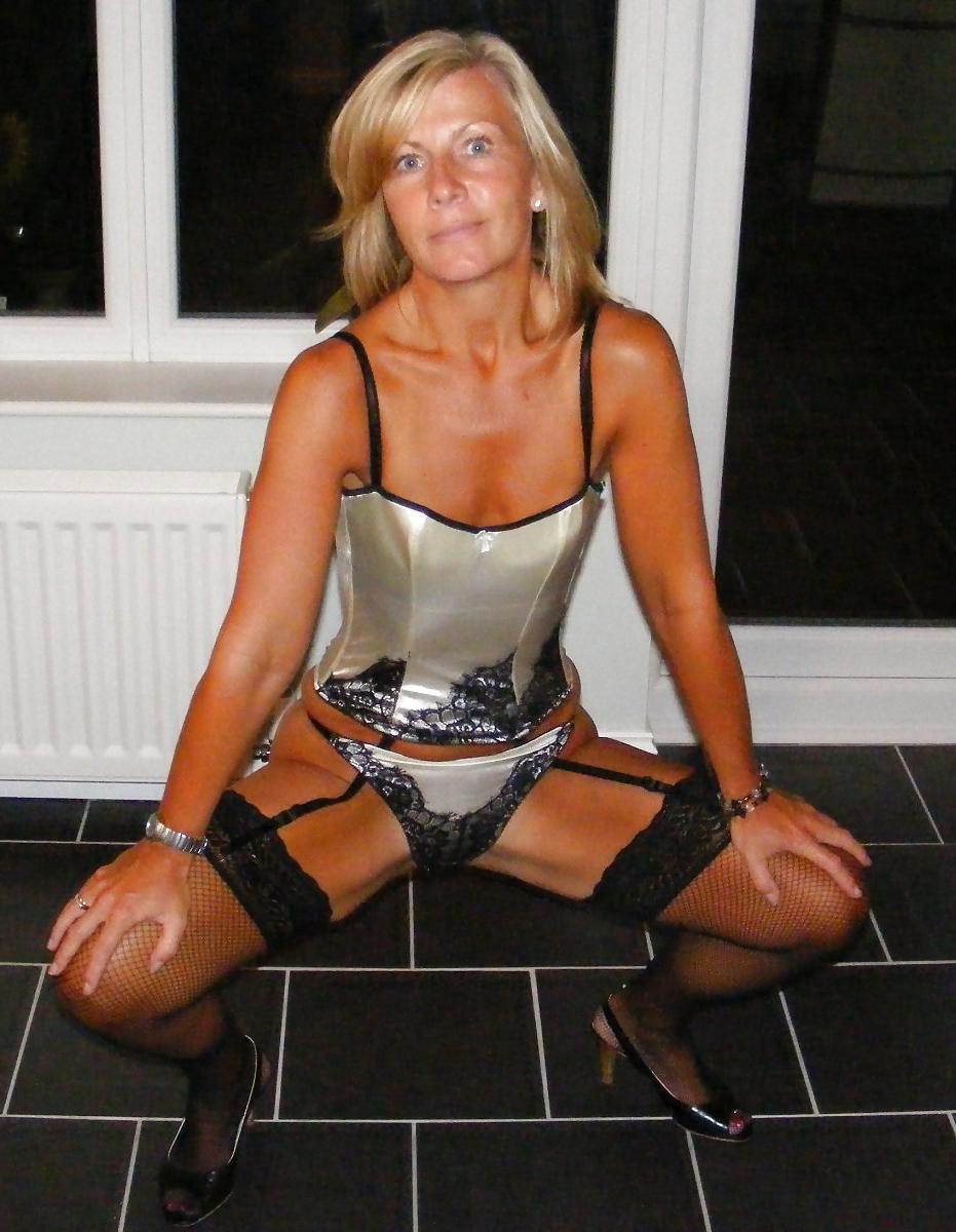 25P Superfitte britische MILF