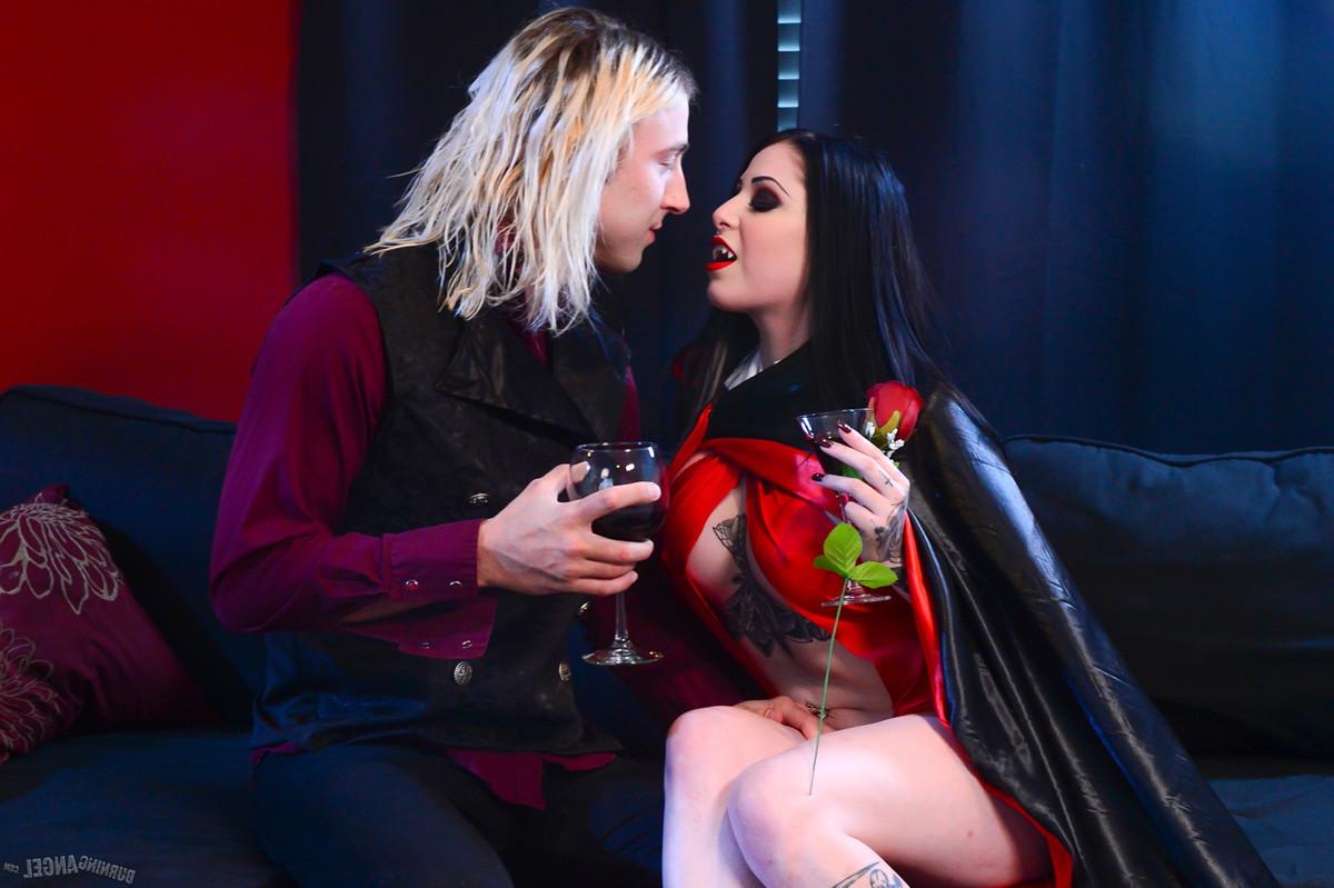 15P Kinky vampire Ophelia Rain sucks and fucks every last drop of ji